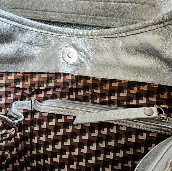 Etienne: (collection privee) Silver Leather Bag - Picture 10 of 16